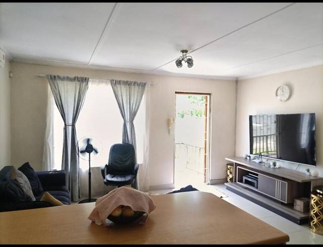 2 BEDROOM SIMPLEX FOR SALE IN FARNINGHAM RIDGE